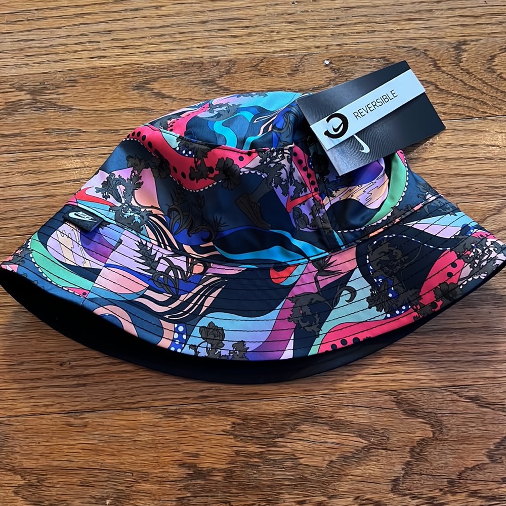 Nike Reversible Bucket Hat